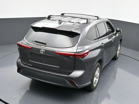 Used 2021 Toyota Highlander L image 34