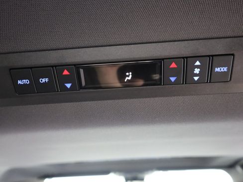 Used 2022 Toyota Sienna XSE image 17