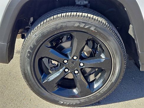 Used 2024 Jeep Grand Cherokee Altitude image 7