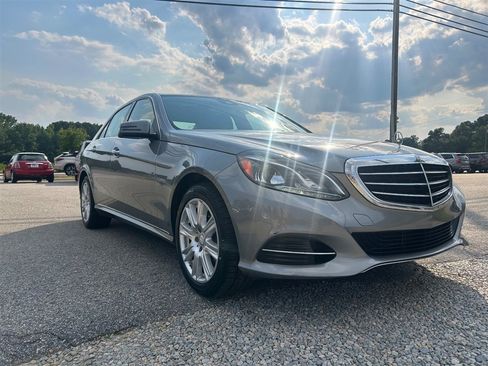 Used 2014 Mercedes-Benz E 350 Sedan image 7