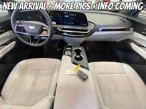 Used 2024 Cadillac Lyriq Luxury AWD/4WD image 5