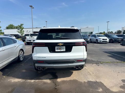 Used 2025 Chevrolet Traverse LT FWD image 10