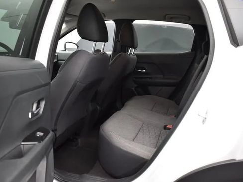 Used 2025 Nissan Kicks SV AWD/4WD image 15
