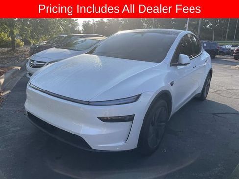 Used 2026 Tesla Model Y 2WD image 1