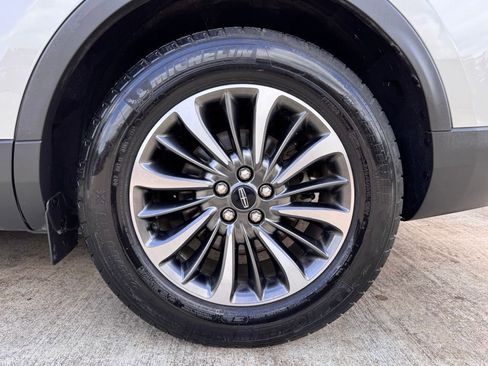 Used 2022 Lincoln Nautilus FWD w/ Premium Package image 27