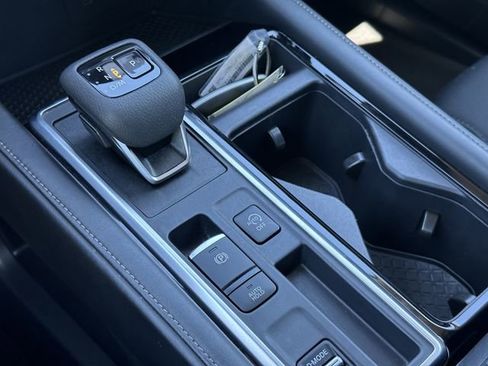 Certified 2025 Nissan Pathfinder SV FWD image 33
