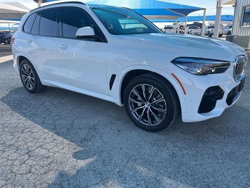 Used 2022 BMW X5 xDrive40i w/ M Sport Package AWD/4WD image 3