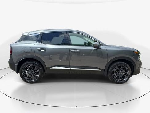 Used 2025 Nissan Kicks SR FWD image 12