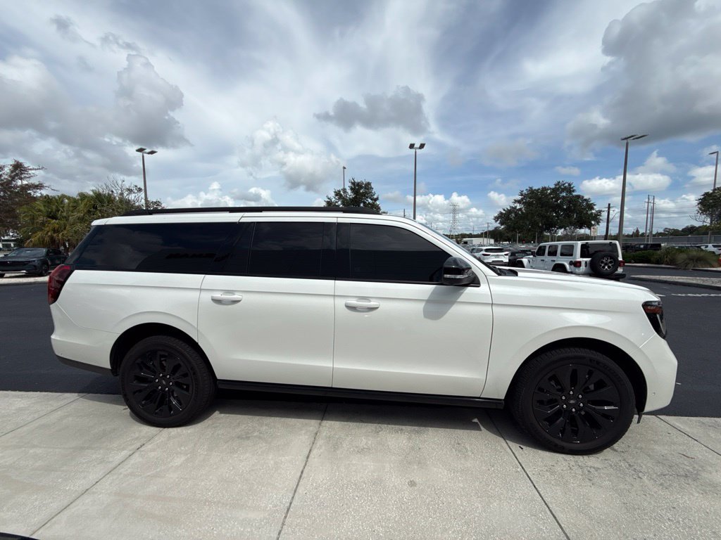 Used 2025 Ford Expedition Max Platinum w/ Stealth Appearance Package AWD/4WD image 4