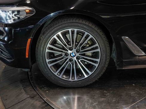 Used 2018 BMW 530i RWD image 9