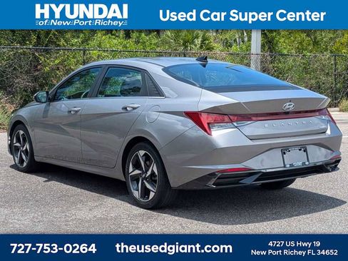 Used 2022 Hyundai Elantra Limited w/ Cargo Package FWD image 3
