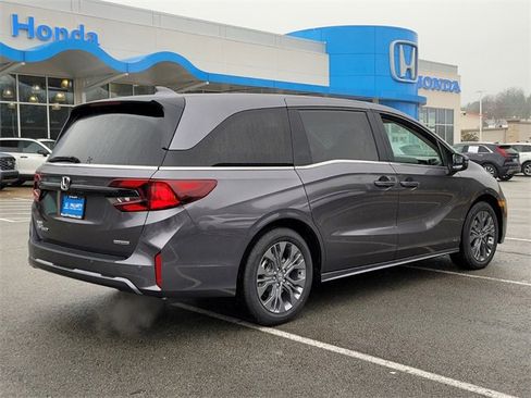 New 2026 Honda Odyssey Touring image 3