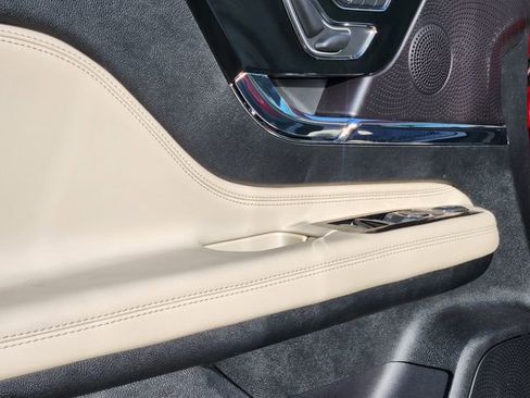 New 2026 Lincoln Corsair Premiere image 9