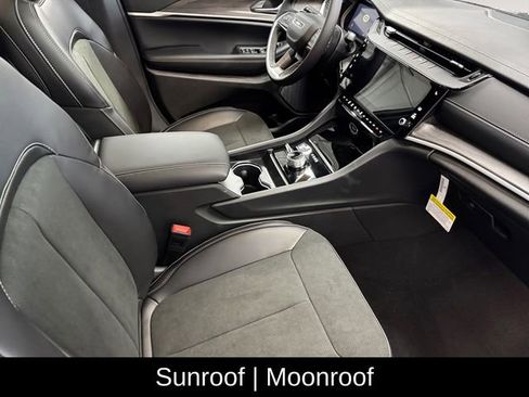 New 2026 Jeep Grand Cherokee Altitude AWD/4WD image 4