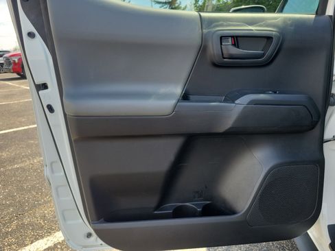 Used 2021 Toyota Tacoma SR AWD/4WD image 17