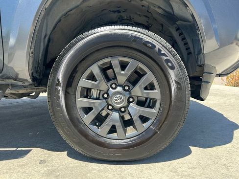 Used 2022 Toyota Tacoma SR5 AWD/4WD image 31