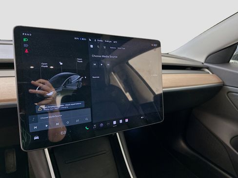 Used 2018 Tesla Model 3 Mid Range image 21