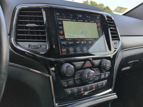 Used 2022 Jeep Grand Cherokee Limited w/ Tech Group AWD/4WD image 30