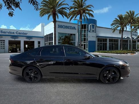 Used 2025 Honda Accord Sport image 9