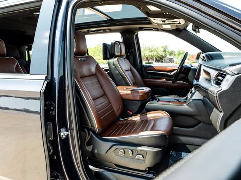 Used 2023 GMC Yukon Denali Ultimate AWD/4WD image 39