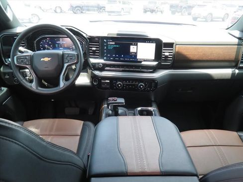 Used 2024 Chevrolet Silverado 1500 High Country w/ Technology Package AWD/4WD image 23