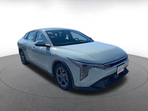 Used 2025 Kia K4 LXS image 1