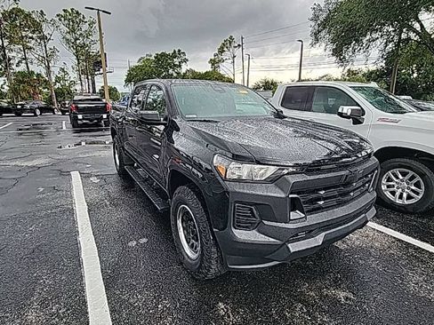 Used 2025 Chevrolet Colorado W/T w/ Advanced Trailering Package AWD/4WD image 2