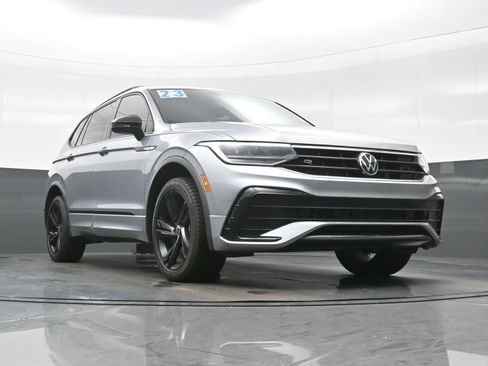 Used 2023 Volkswagen Tiguan SE R-Line FWD image 37