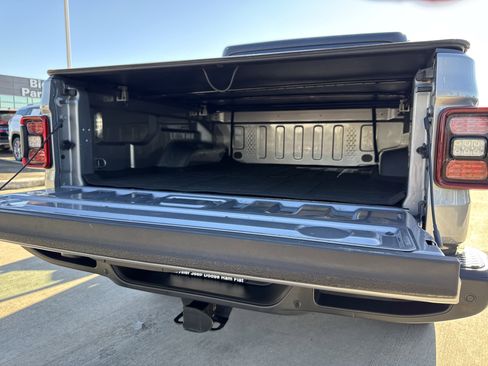 Used 2021 Jeep Gladiator Sport image 30