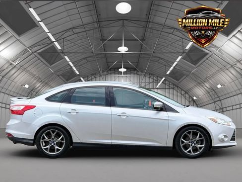 Used 2014 Ford Focus SE w/ Equipment Group 201A FWD image 7