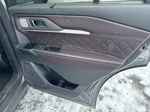 Used 2025 Ford Explorer Platinum w/ Ultimate Package image 10