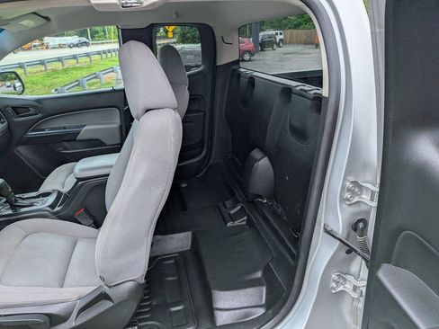 Used 2019 Chevrolet Colorado W/T RWD image 13