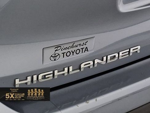 Certified 2022 Toyota Highlander XLE image 36