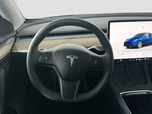 Used 2023 Tesla Model Y Long Range AWD/4WD image 16