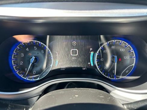 Used 2025 Chrysler Pacifica Limited FWD image 26
