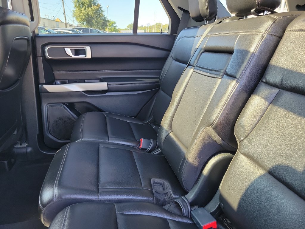 Used 2020 Ford Explorer XLT w/ Equipment Group 202A AWD/4WD image 11