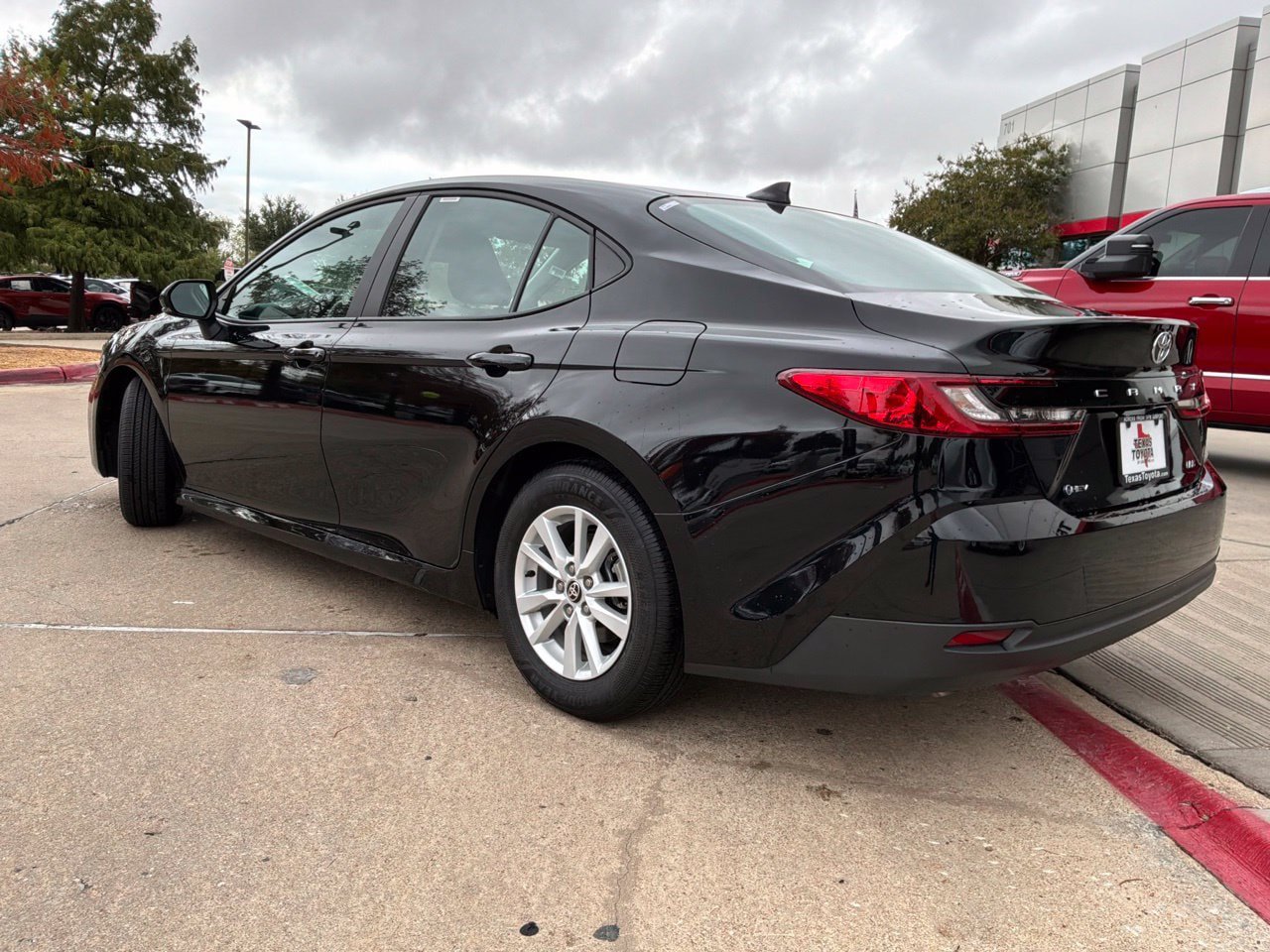 Used 2026 Toyota Camry LE FWD image 8