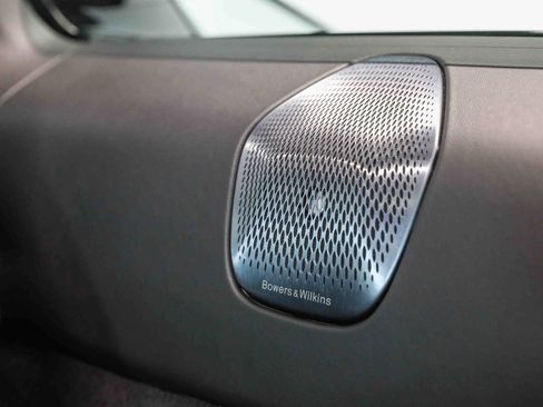 Used 2025 McLaren Artura Spider RWD image 38