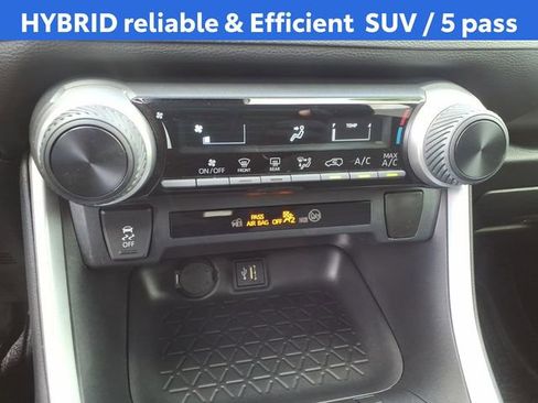 Used 2023 Toyota RAV4 LE FWD image 7