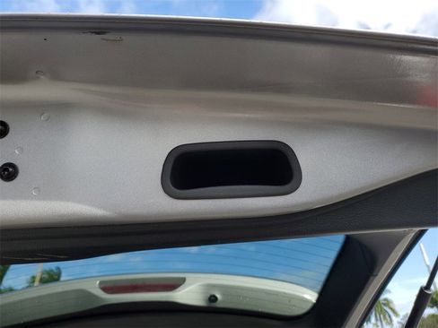 Used 2019 Jeep Grand Cherokee Limited image 8