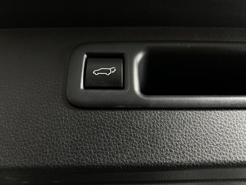 Used 2025 Toyota Highlander XLE image 29