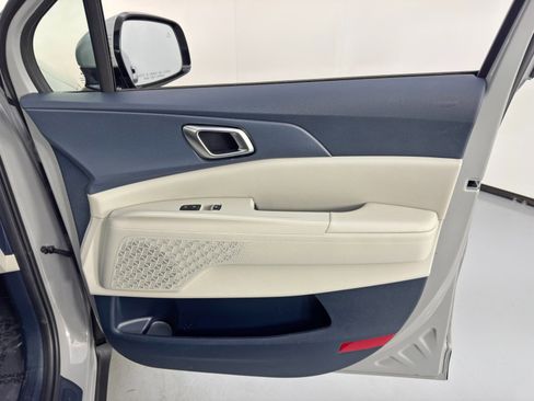 Used 2025 Kia Carnival EX image 48