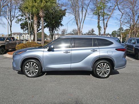 Used 2021 Toyota Highlander Platinum image 2