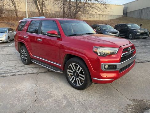 Used 2018 Toyota 4Runner Limited image 3
