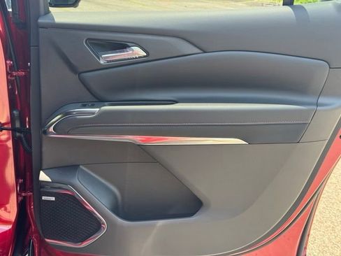 New 2026 Chevrolet Traverse RS w/ LPO, Floor Liner Package AWD/4WD image 32
