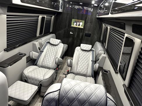 Used 2024 Mercedes-Benz Sprinter 3500 image 4