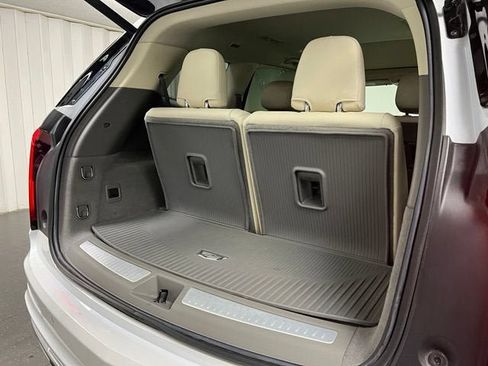 Used 2024 Cadillac XT6 Premium Luxury w/ Technology Package AWD/4WD image 19