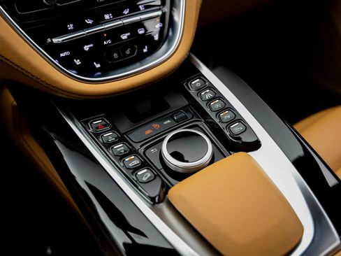 Used 2021 Aston Martin DBX AWD/4WD image 48