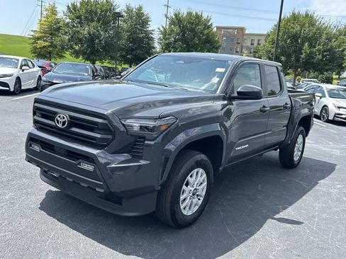 Used 2025 Toyota Tacoma SR5 AWD/4WD image 8