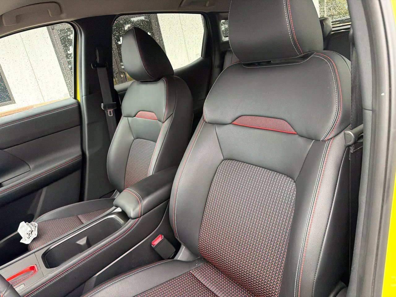 Used 2025 Nissan Kicks SR FWD image 3